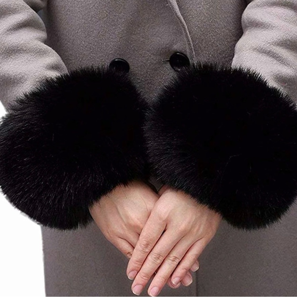 Elegant Black Fur Cuff Gloves
